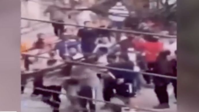 Viral Video Menteri Keuangan Nepal Digebuki Demonstran