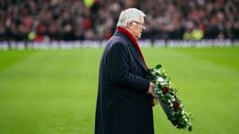 Sir Alex Ferguson Jajan Sesuatu yang Dulunya Bisa Bikin Istri Murka