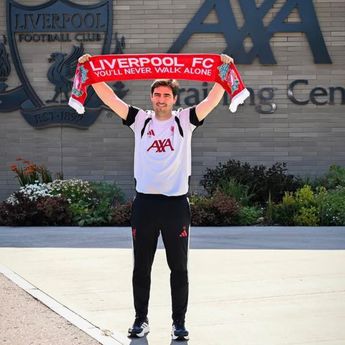 Jelang Musim Baru, Iraola Anggap Uji Coba Liverpool Lawan Como Tes Ideal Skuad