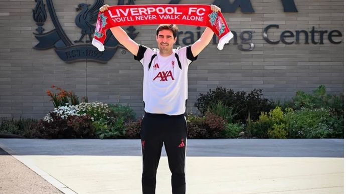 Andoni Iraola memimpin persiapan Liverpool jelang menghadapi Como. (Instagram: @liverpoolfc)