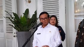Cuaca panas beberapa hari belakangan ini melanda sejumlah wilayah di Indonesia, tak terkecuali DKI Jakarta. Berdasarkan data BMKG, suhu udara di Ibu Kota dalam beberapa hari terakhir mencapai 35 derajat Celsius.