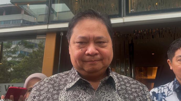 Menteri Koordinator Bidang Perekonomian (Menko Perekonomian) Airlangga Hartarto menyampaikan bahwa diskon tiket pesawat akan diterapkan pada periode libur lebaran 2025.