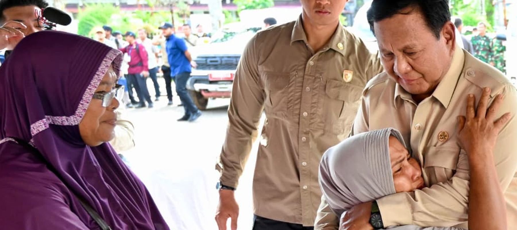 Presiden Prabowo tinjau ke pengungsi korban bencana di Sumatera