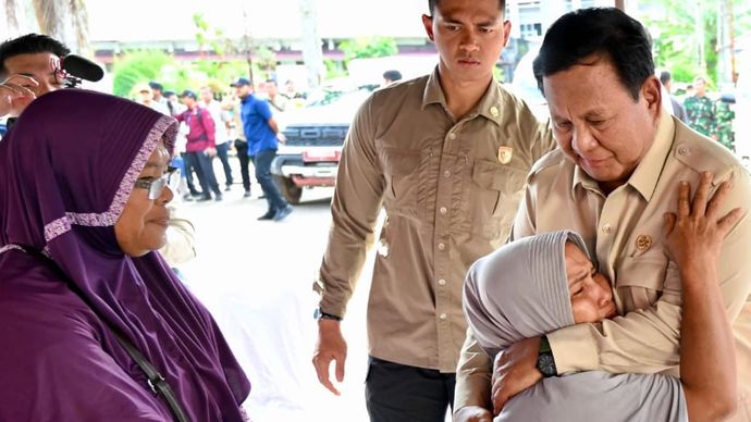 Presiden Prabowo tinjau ke pengungsi korban bencana di Sumatera