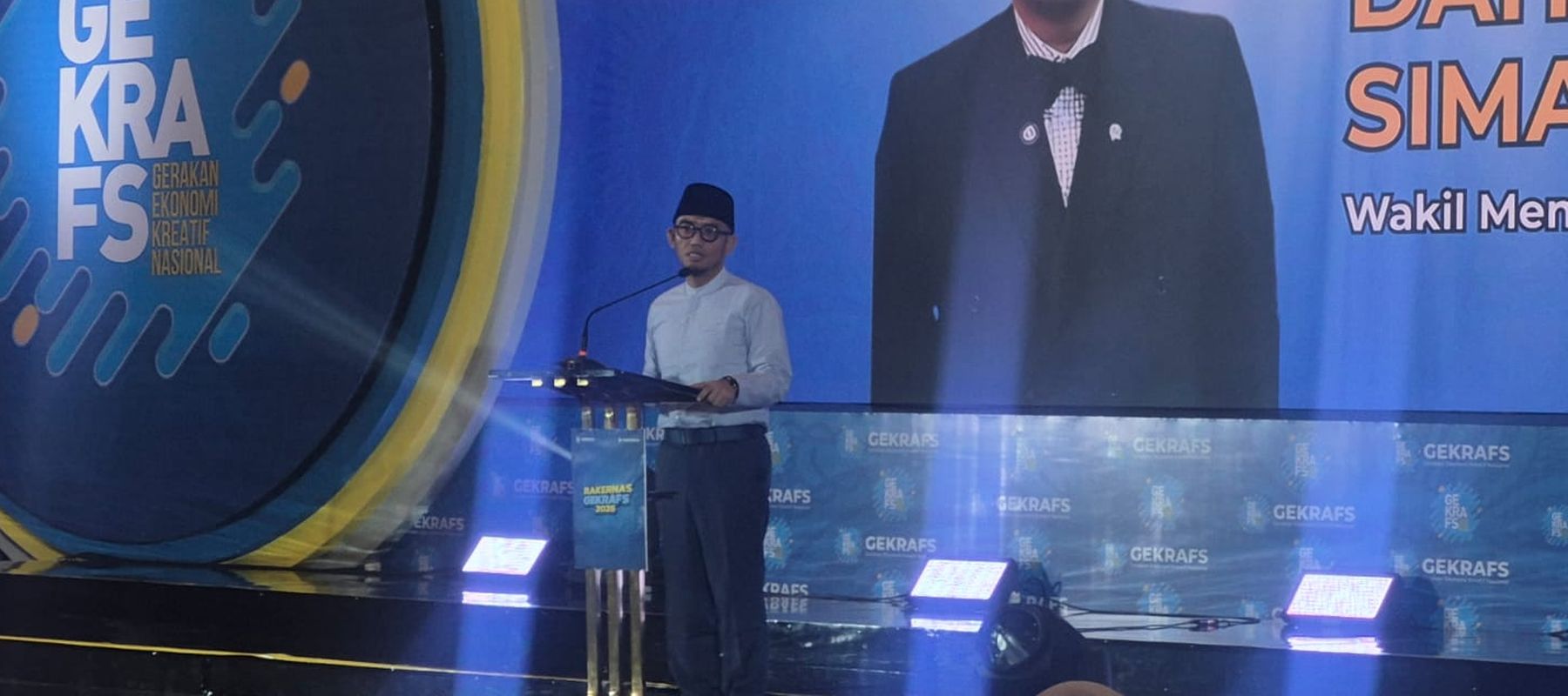 Wakil Menteri Haji dan Umrah RI Dahnil Anzar Simanjuntak menyampaikan tausiyah dalam Rapat Kerja Nasional Gerakan Ekonomi Kreatif Nasional (gekrafs) 2026 yang digelar di Nusantara Ballroom NT Tower Jakarta.

