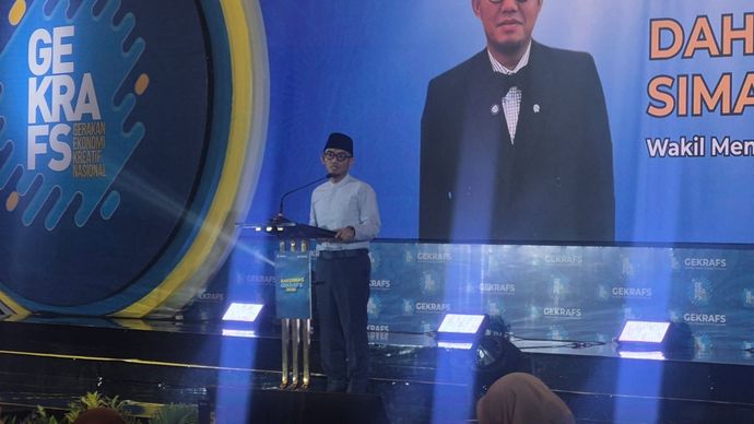Wakil Menteri Haji dan Umrah RI Dahnil Anzar Simanjuntak menyampaikan tausiyah dalam Rapat Kerja Nasional Gerakan Ekonomi Kreatif Nasional (gekrafs) 2026 yang digelar di Nusantara Ballroom NT Tower Jakarta. 