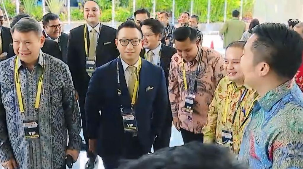 Utusan Khusus Presiden Bidang Iklim dan Energi, Hashim Djojohadikusumo turut hadir dalam acara Minerba Convex 2025 sekaligus meresmikan Envirotin <b>(Dokumentasi NTV)</b>