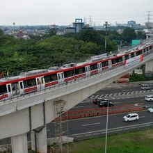 Operasi LRT Jabodebek Sesuai Jadwal, Petugas Tambahan Disiagakan di Stasiun Ramai