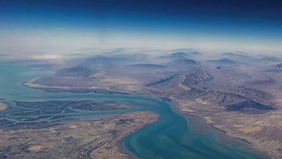 Pemerintah Iran menyatakan telah memberikan izin kepada kapal-kapal dari sejumlah negara yang dianggap sebagai mitra dekat untuk melintasi Selat Hormuz. Kebijakan ini diambil di tengah meningkatnya ketegangan geopolitik di kawasan Timur Tengah.