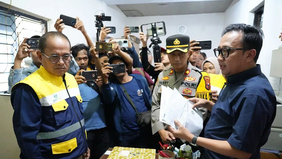 Badan Pengatur Hilir Minyak dan Gas Bumi (BPH Migas) bersama aparat penegak hukum menyegel sebuah Stasiun Pengisian Bahan Bakar Umum (SPBU) di Kabupaten Jember, Jawa Timur, setelah ditemukan dugaan penyalahgunaan bahan bakar minyak (BBM) bersubsidi.