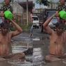 Viral Kades Bonder Lombok Tengah Protes Jalan Rusak dengan Mandi Lumpur