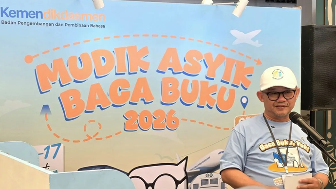 Menteri Pendidikan Dasar dan Menengah (Mendikdasmen) Abdul Mu'ti membuka kegiatan Mudik Asyik Baca Buku (MABB) 2026 di Stasiun Pasar Senen, Jakarta, Senin (16/3/2026). (ANTARA/Hana Dewi Kinarina Kaban)
