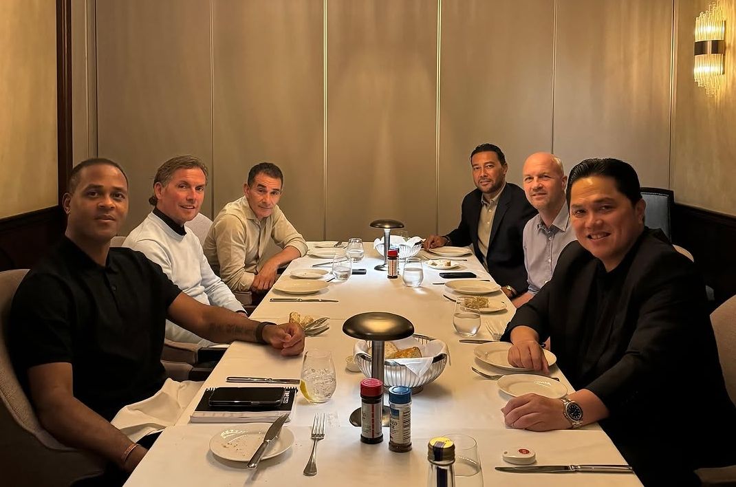 Ketua Umum PSSI Erick Thohir bertemu dengan Tim pelatih Timnas Indonesia menjelang laga kualifikasi Piala Dunia antara Indonesia melawan Bahrain. 