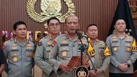 Tim dari Polda Jawa Timur menemukan sejumlah bahan kimia saat melakukan olah tempat kejadian perkara (TKP) terkait ledakan di Masjid Raya Pesona, Perumahan Pesona Raya Regency, Kelurahan Patrang, Kabupaten Jember.