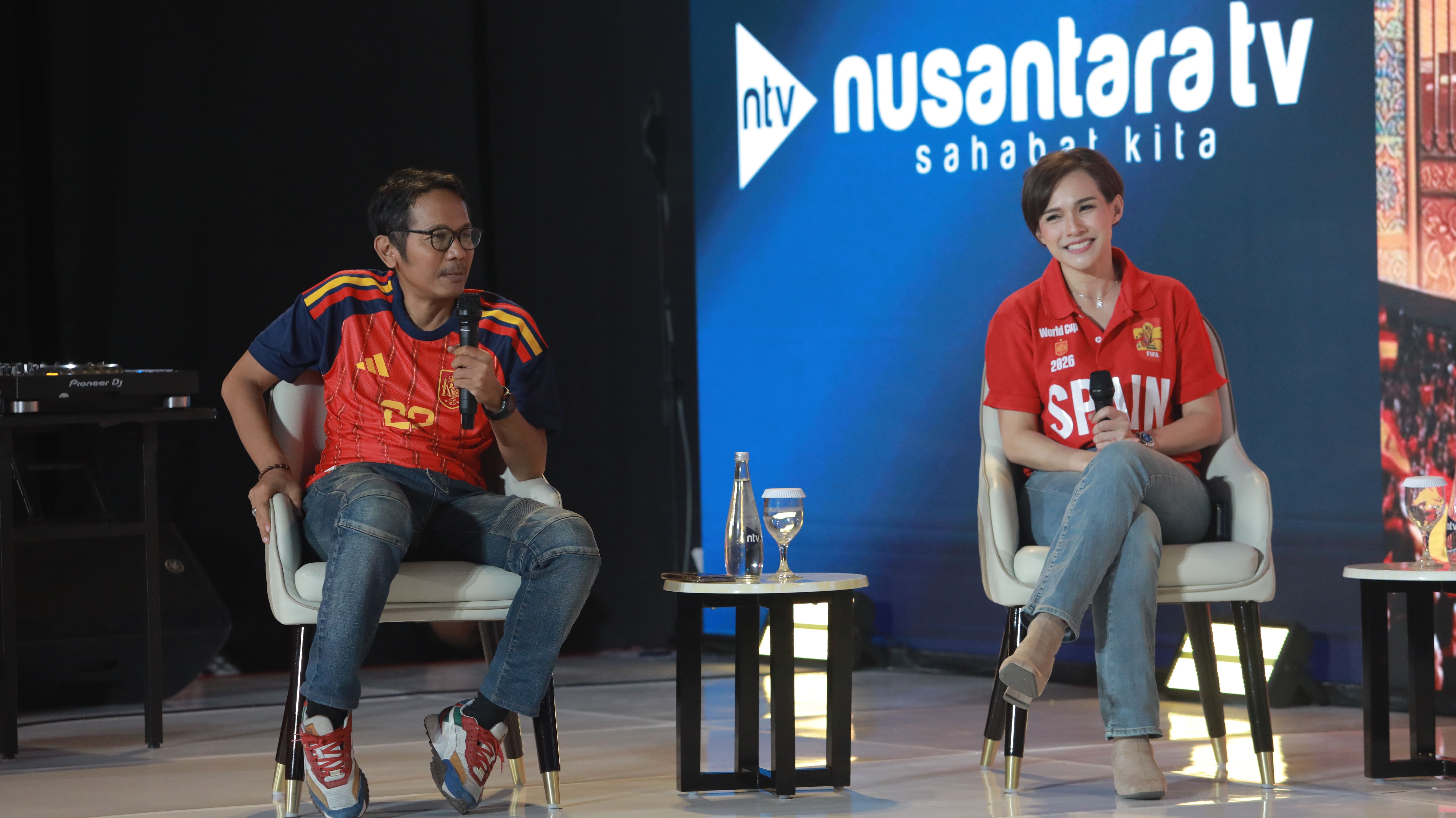 MOMEN NOBAR PANGGUNG BOLA DUNIA