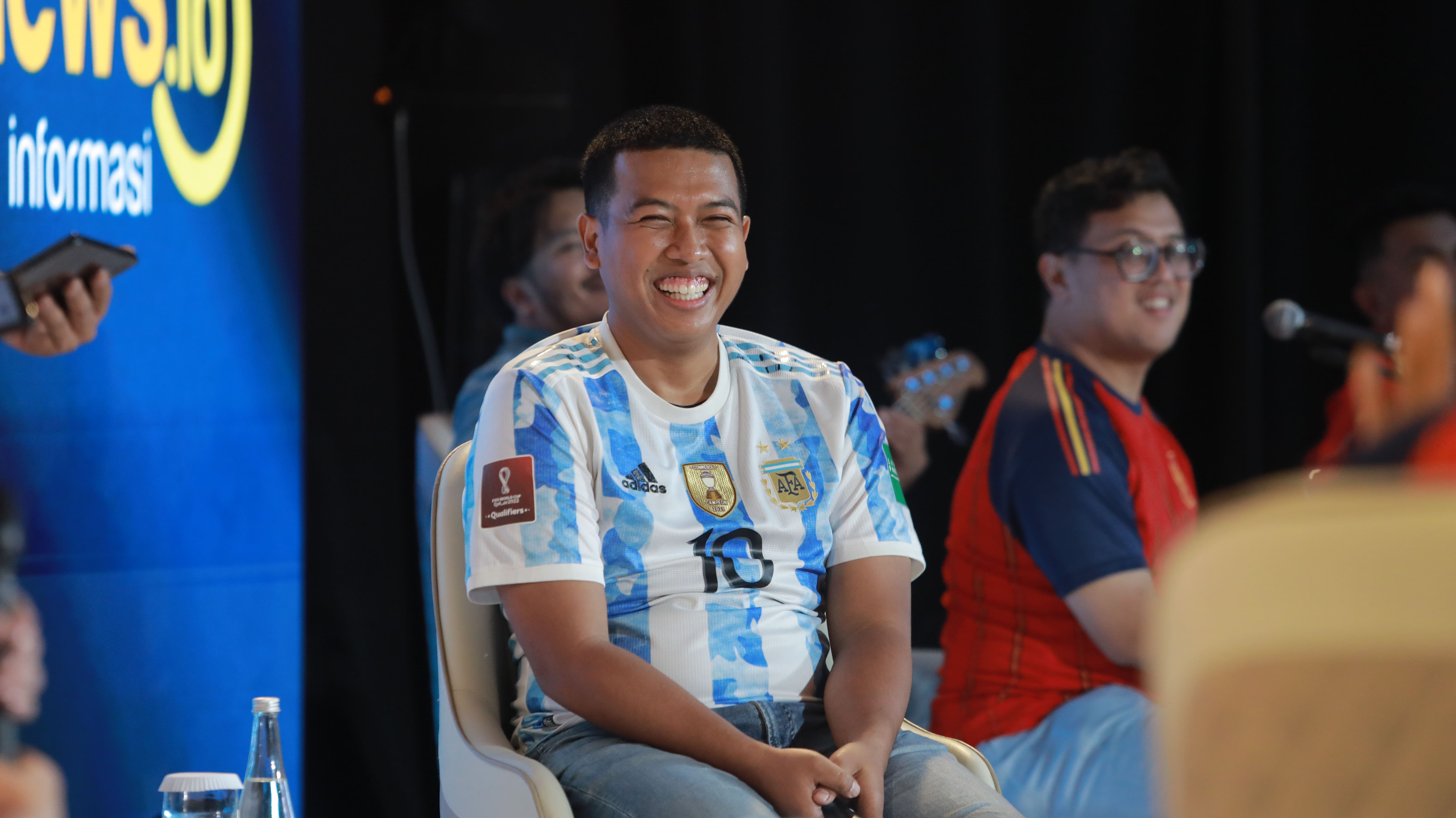 MOMEN NOBAR PANGGUNG BOLA DUNIA