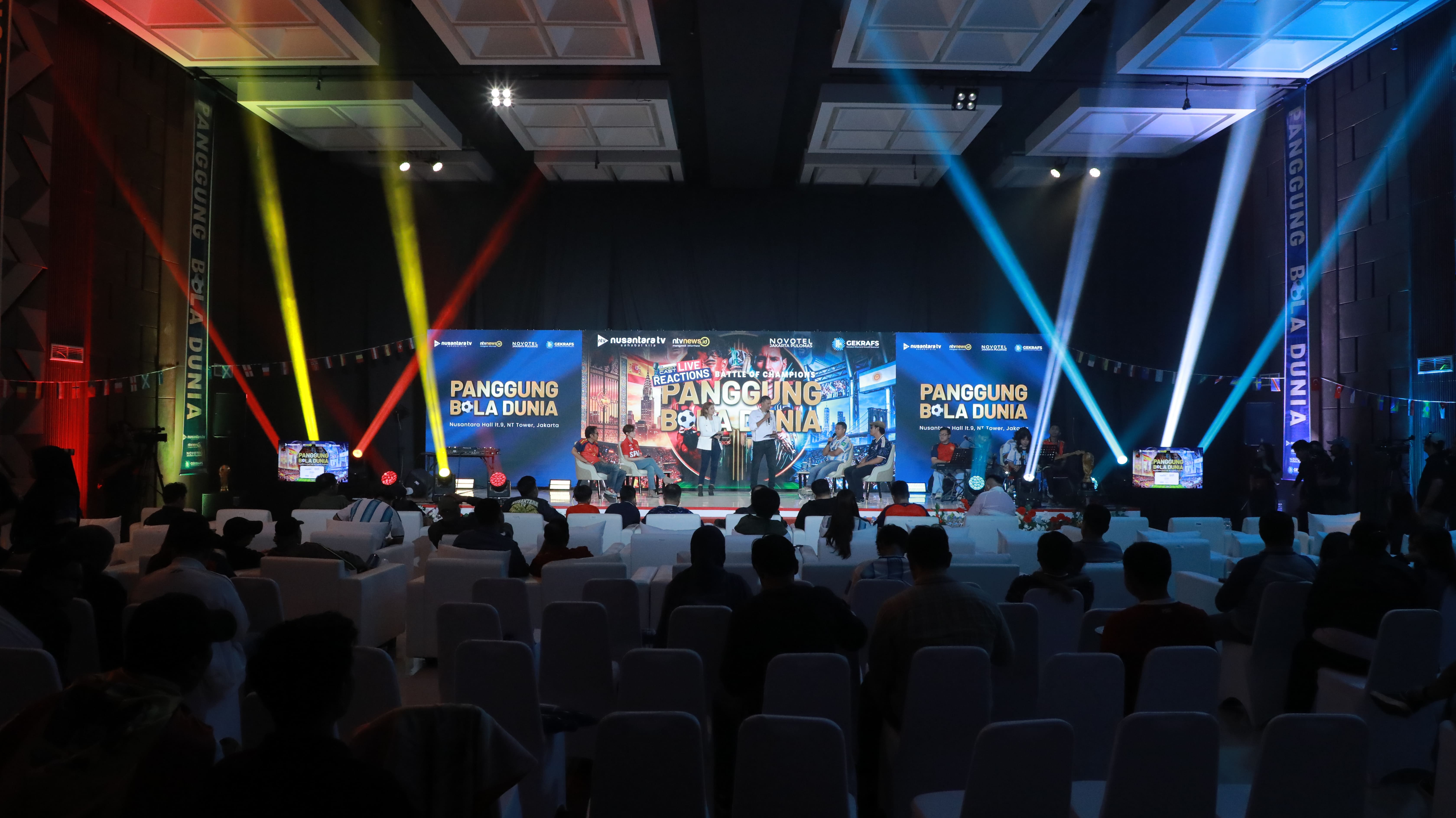 MOMEN NOBAR PANGGUNG BOLA DUNIA