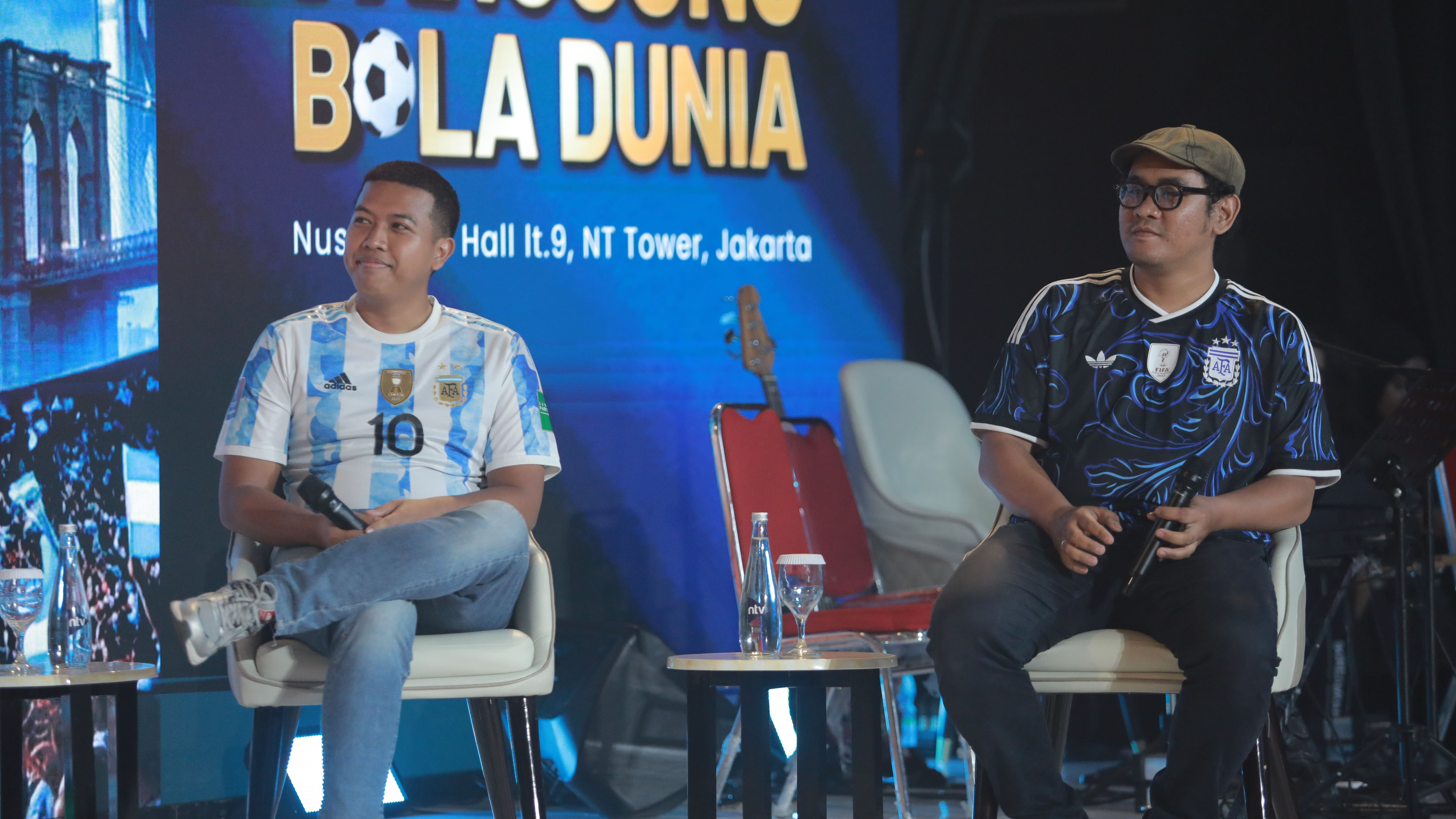 MOMEN NOBAR PANGGUNG BOLA DUNIA