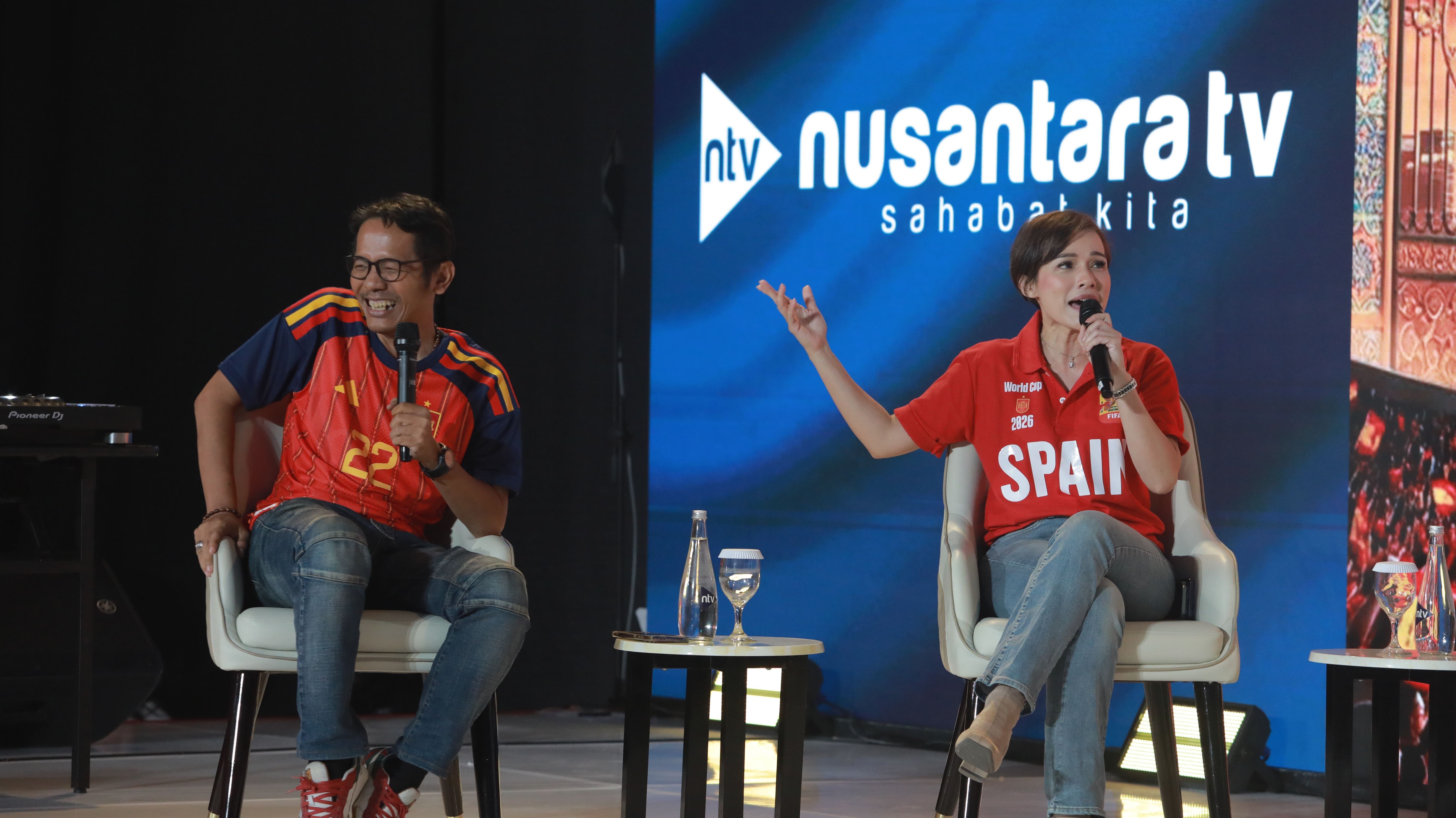 MOMEN NOBAR PANGGUNG BOLA DUNIA