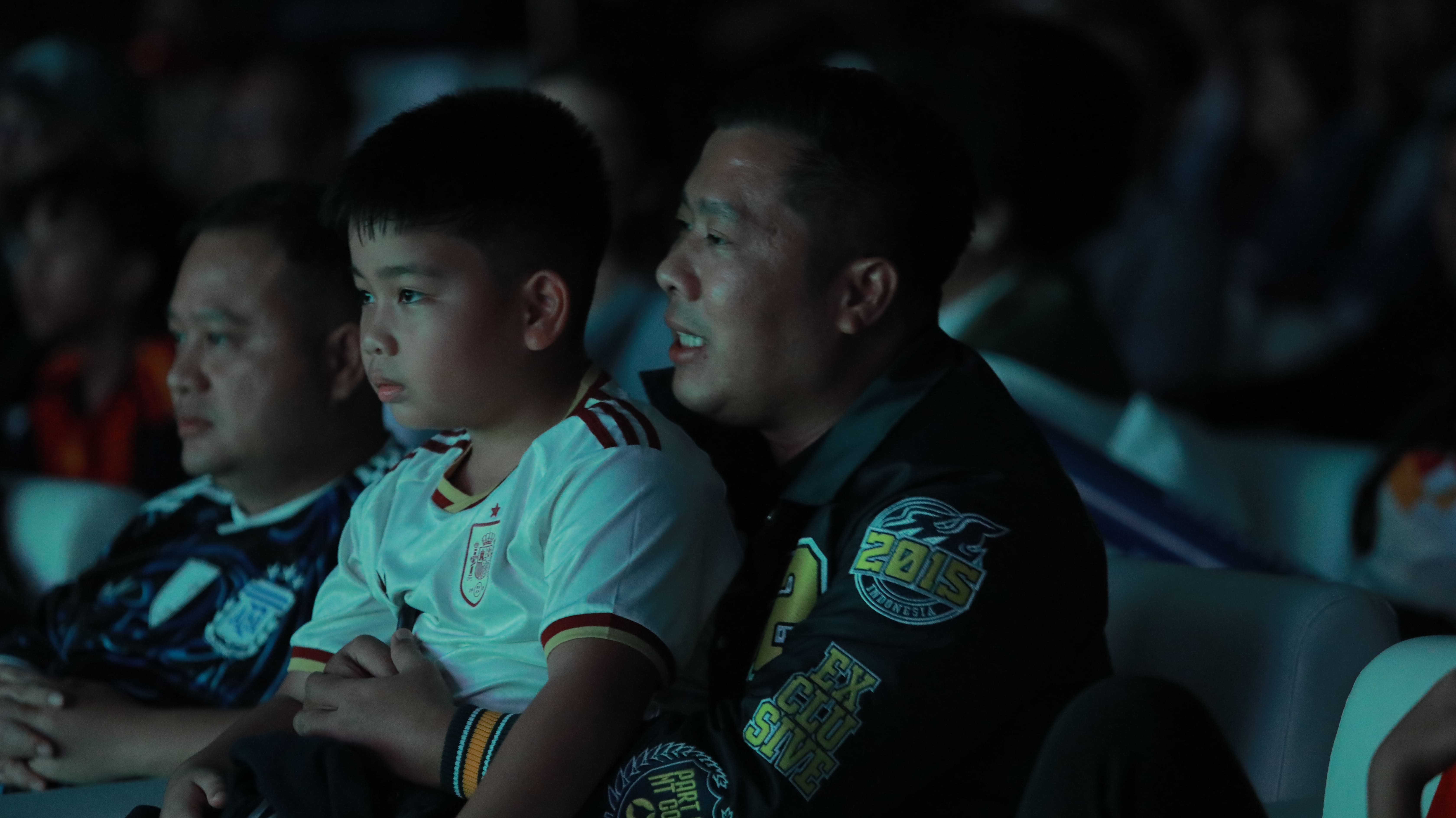 MOMEN NOBAR PANGGUNG BOLA DUNIA